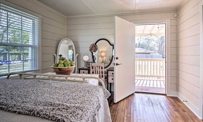 Tomball Cottage | Charming Country Cottage, Walk to Main Street!