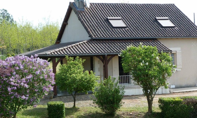 Thiviers Cottage | Charming Country House with Garden, 4G Internet, and Bicycles near Thiviers
