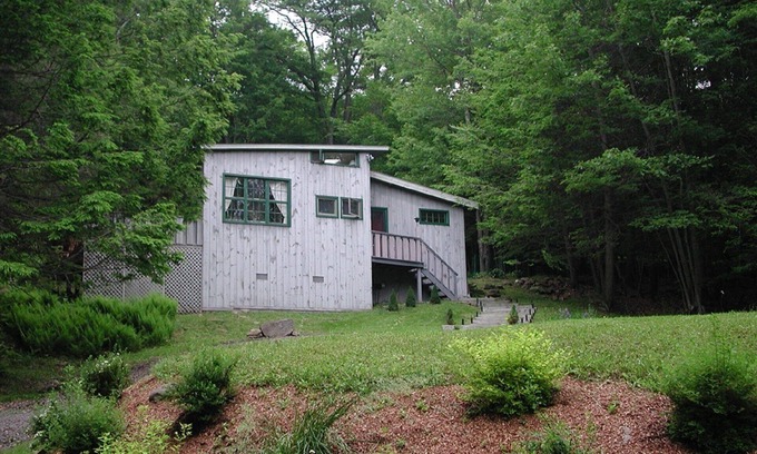 Willow Cottage | Charming Countryside Cottage in woodstock with outdoor hottub. Very private.
