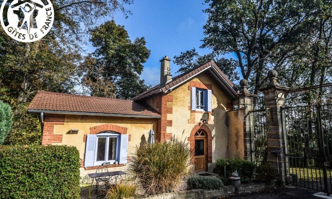 Montbrison Cottage | Charming Countryside Cottage with Lake Access, Fireplace & Modern Amenities