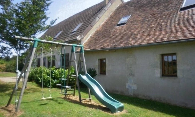 Arthon Cottage | *Charming Countryside House with Garden & Near River, Sleeps 10*