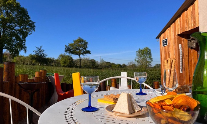 Briantes Cottage | Charming Countryside Retreat: Vintage Style, Modern Comforts, All-Inclusive Amenities