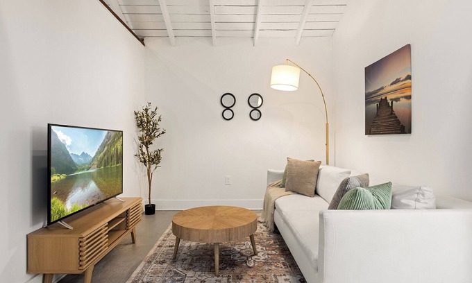 Inglewood House | Charming Cozy 1-BR Bungalow w/W&D