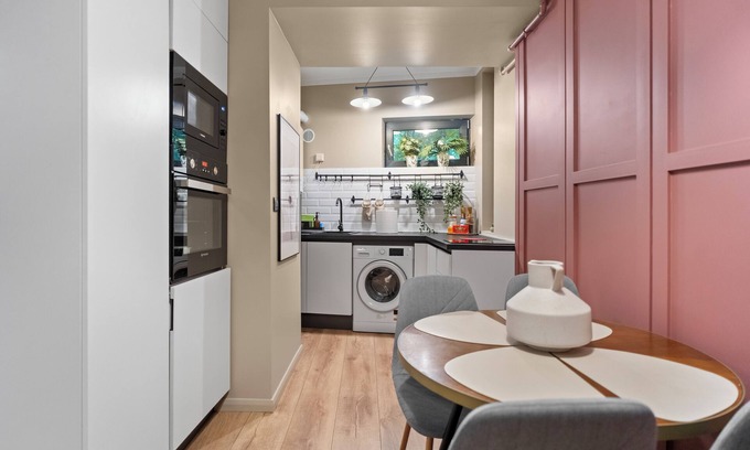 Bucharest City-Centre Apartment | Charming & Cozy 2 BD apt, Ultracentral with WiFi, AC, across Chabad in Bucharest