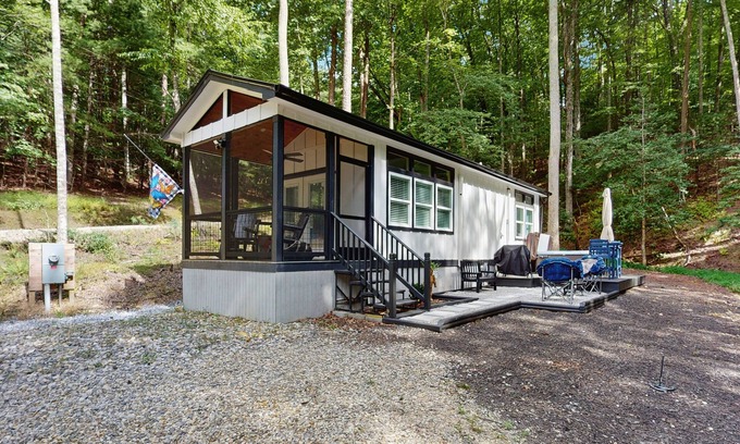 Blairsville Cottage | Charming creekside cottage with hot tub, fire pit & screened-in porch