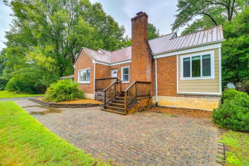 Damascus House | Charming Damascus Retreat with Deck and Creek Views!