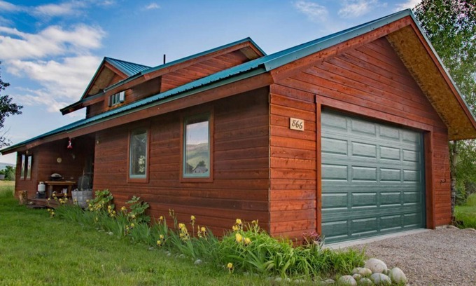 Driggs House | Charming Deluxe Mountain Cabin. Ski/Summer Adventures! 7 mi. to Grand Targhee!