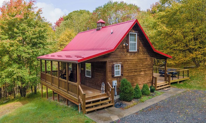 McHenry Cabin | Charming Dog Friendly Retreat w/Fire Pit & Hot Tub