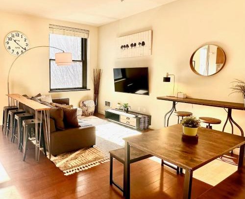 Downtown Seattle Apartment | Charming Downtown Seattle Condo with Water Views