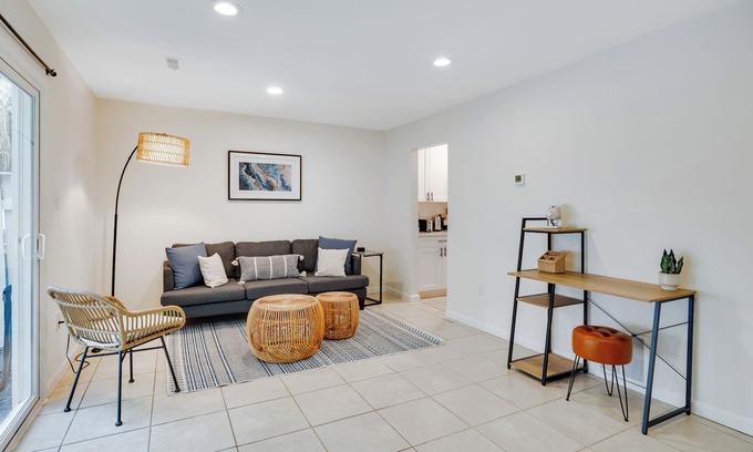 Herndon House | Charming Dulles Oasis 3bed/2.5ba/IAD Family/pet friendly