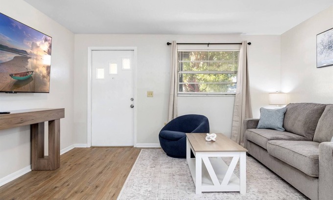 Downtown Zephyrhills House | Charming Duplex in Zephyrhills! #2