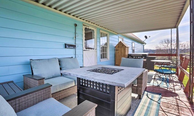 East Bernstadt House | Charming East Bernstadt Retreat < 6 Acre Farm!