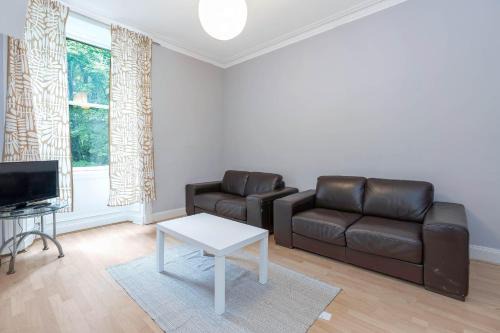 Haymarket Apartment | Charming Edinburgh Apartment KEYWORKS CONTRACTERS BUSINESS TRAVELLERS ECT ECT