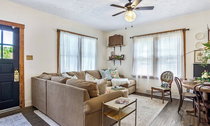 Edwardsville House | Charming Edwardsville Home: Walk to Downtown!
