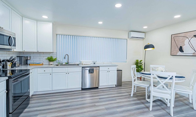 Altadena Apartment | Charming Elegant Retreat in the San Gabriel Valley