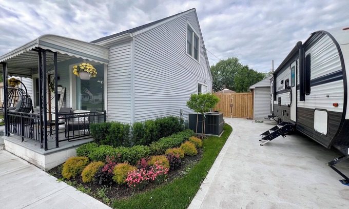 Windsor House | Charming & Elegant Windsor Border Escape: Hot Tub & Entertainment