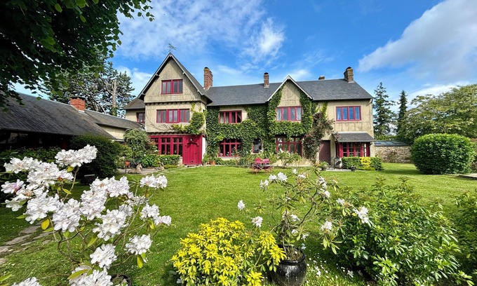 Lommoye House | Charming F2 on the ground floor of a large house near Giverny