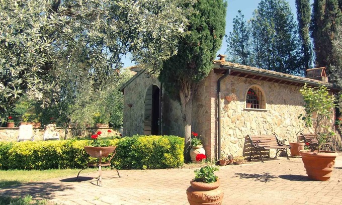 Montescudaio House | Charming family house in Tuscany. Construction for 2 persons, pool, wifi, garden