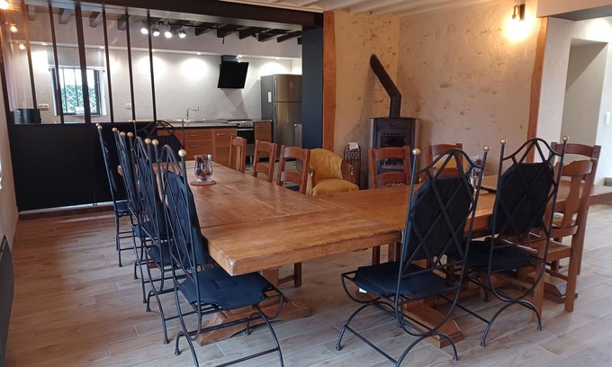 Savigne-lʼEveque Cottage | Charming Farmhouse: Pool, Kids' Zone, Modern Amenities, Close to Le Mans & Nature