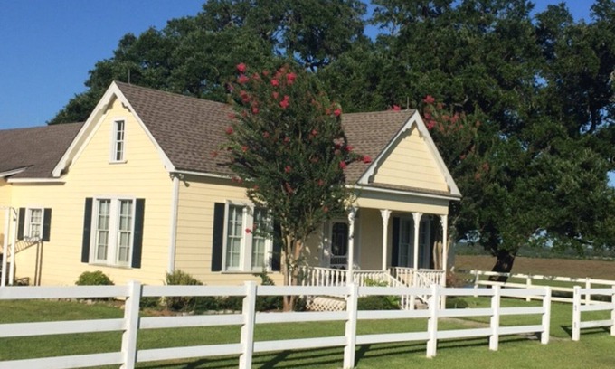 Burton House | Charming Farmhouse Near Round Top With One-of-a-Kind Views!