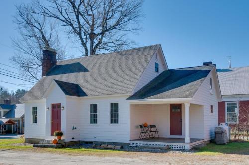 East Burke House | Charming Farmhouse Walk to Village and Trails!