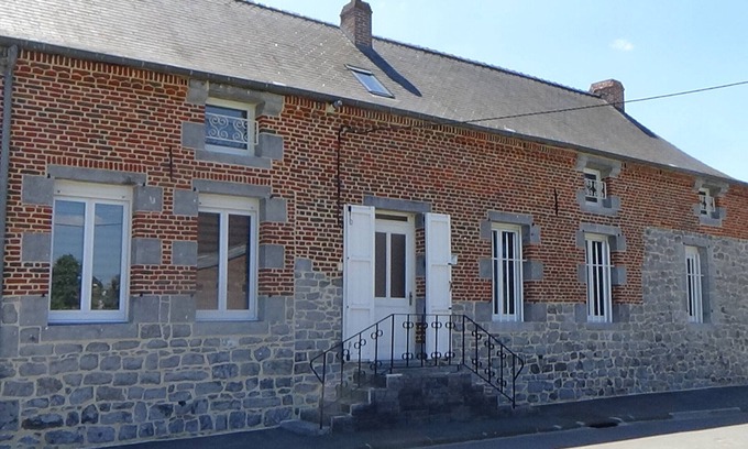 Leval Cottage | Charming Farmhouse with BBQ, Private Courtyard, and Modern Amenities in Avesnois