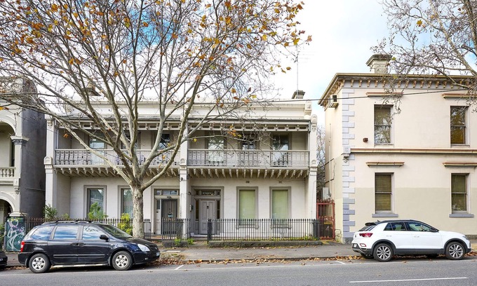 Fitzroy House | Charming Fitzroy Retreat: Art, Dining, Serenity