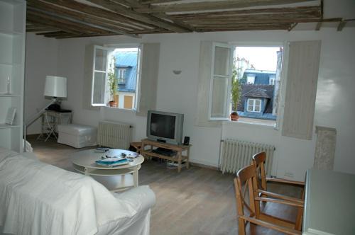 Saint-Gervais Apartment | Charming flat in the heart of Paris