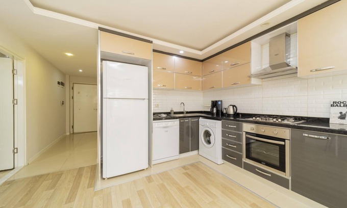 Konyaalti Apartment | Charming Flat w Balcony, Garden, Pool in Antalya