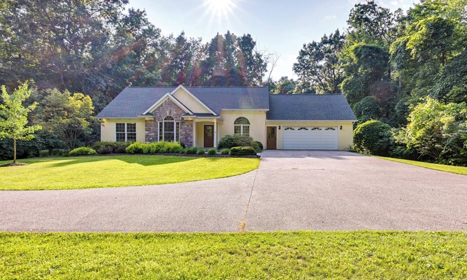 Flushing Township Cottage | Charming Flushing Cottage w/Deck + Spacious Yard!