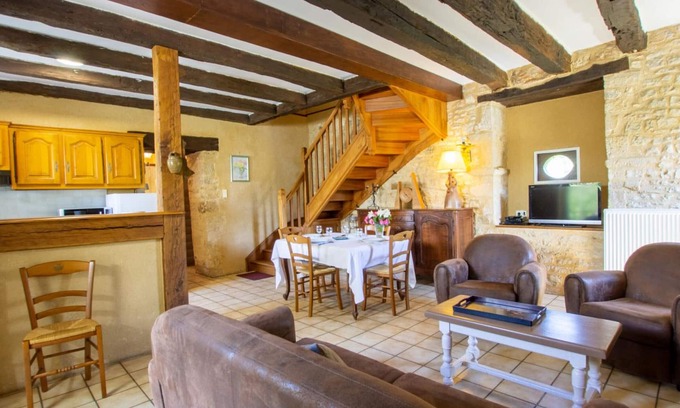Saint-Aubin-de-Nabirat Cottage | Charming House with Garden, WiFi, and Fireplace Near Dordogne and Lot Borders