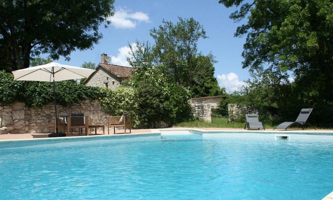 Saint-Capraise-d'Eymet Apartment | Charming Cottage with Pool in 7ha Property, Near Vineyards & Medieval Sites