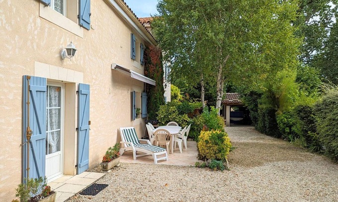 Saint-Genis-d'Hiersac Cottage | Charming riverside home with WiFi, bikes, and more – sleeps 7, near Charente