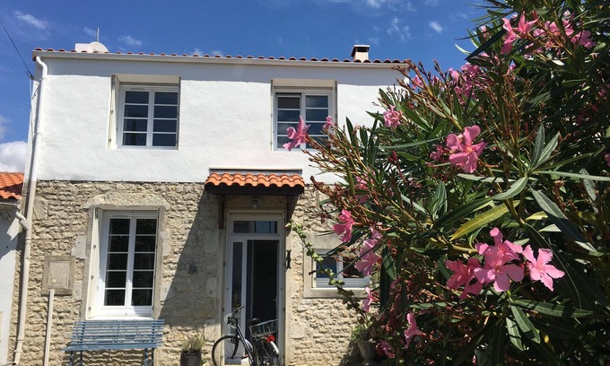 L'Echardiere House | Charming house with beautiful garden with trees