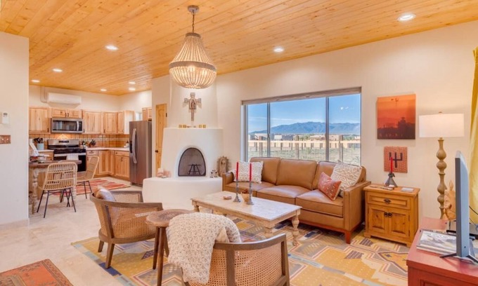 Taos House | Charming free standing Casita in Taos, NM
