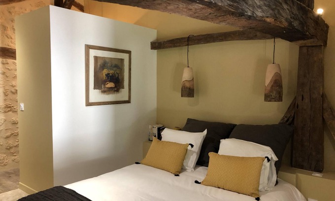 Salleboeuf Apartment | Charming furnished gite Loupiac with swimming pool near Bordeaux