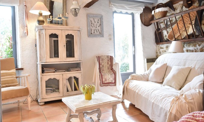 Mezy-Moulins House | Charming Gîte in France for a Private Getaway