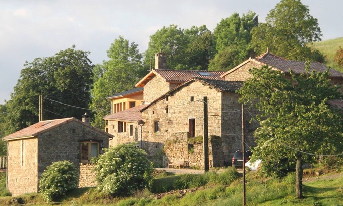 Nozieres House | Charming Gîte "La 1670" in a renovated 17th century hamlet