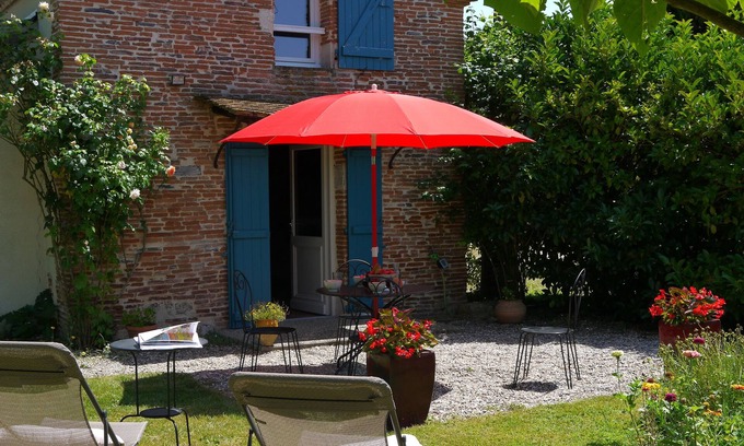 Pommevic Cottage | CHARMING GÎTE. VELO VOIE VERTE. POMMEVIC. 3 PERS