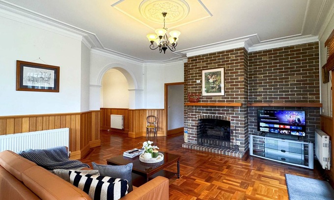 Garfield House | Charming Garfield Farm Stay 4BR Holiday Villa