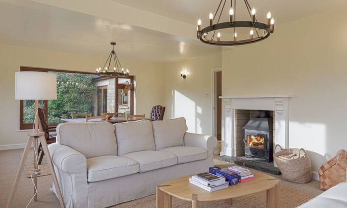 Bourton-on-the-Water House | Charming 3BD Cotswolds Family Retreat