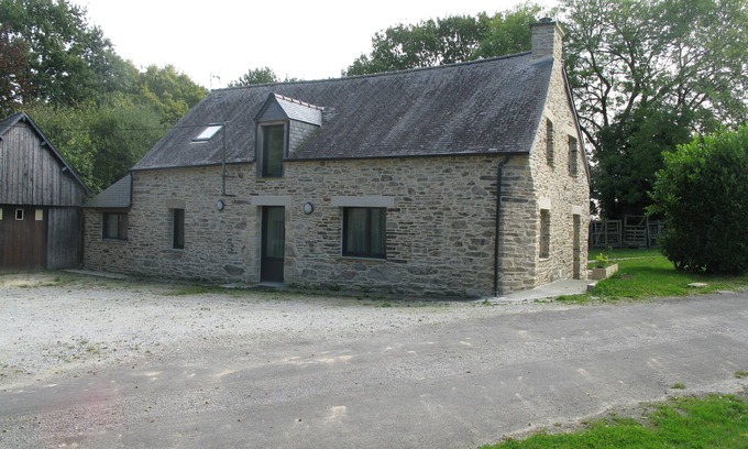 Le Quillio House | Charming gîte between two lakes in Central Brittany, 40 kms from the first beaches