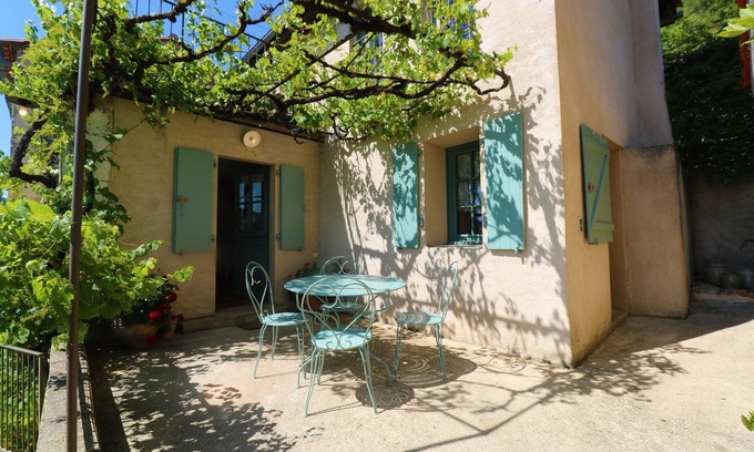 Saint-Cyprien House | Charming gite ideally situated in the heart of the Black Perigord.