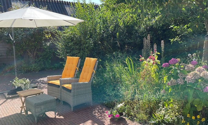 Kruiningen Apartment | Charming Guesthouse & private wellness with AC and WiFi, luxury and romantic!