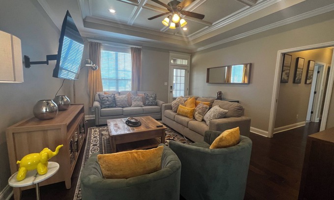 Hahira House | Charming Hahira Haven w/Scenic Pond and Full Amenities.