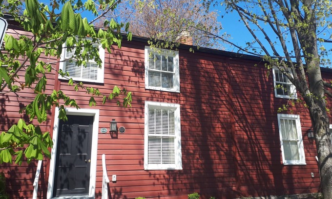Old Town Historic District House | Charming historic home in the heart of Old Town Niagara-on-the-Lake