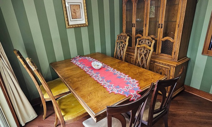 La Crosse House | Charming hideaway close to downtown