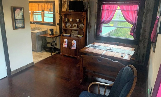Wellsboro Apartment | Charming Hideaway suite in the heart of the PA Grand Canyon with AC, WiFi