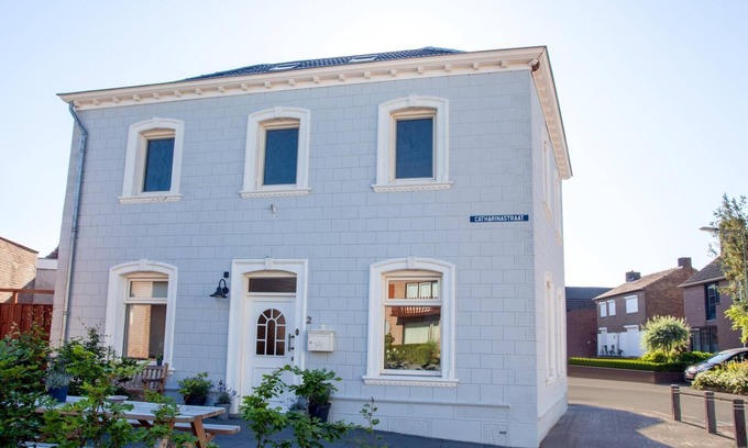 Eijsden Villa | Charming hillside villa near Maastricht