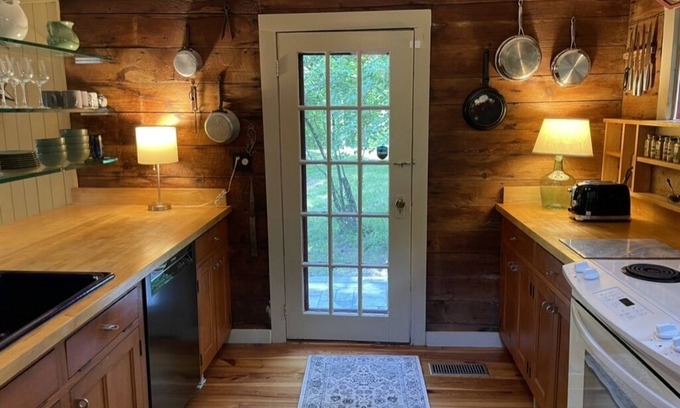 Old Chatham House | Charming historic home surrounded by woods in Old Chatham